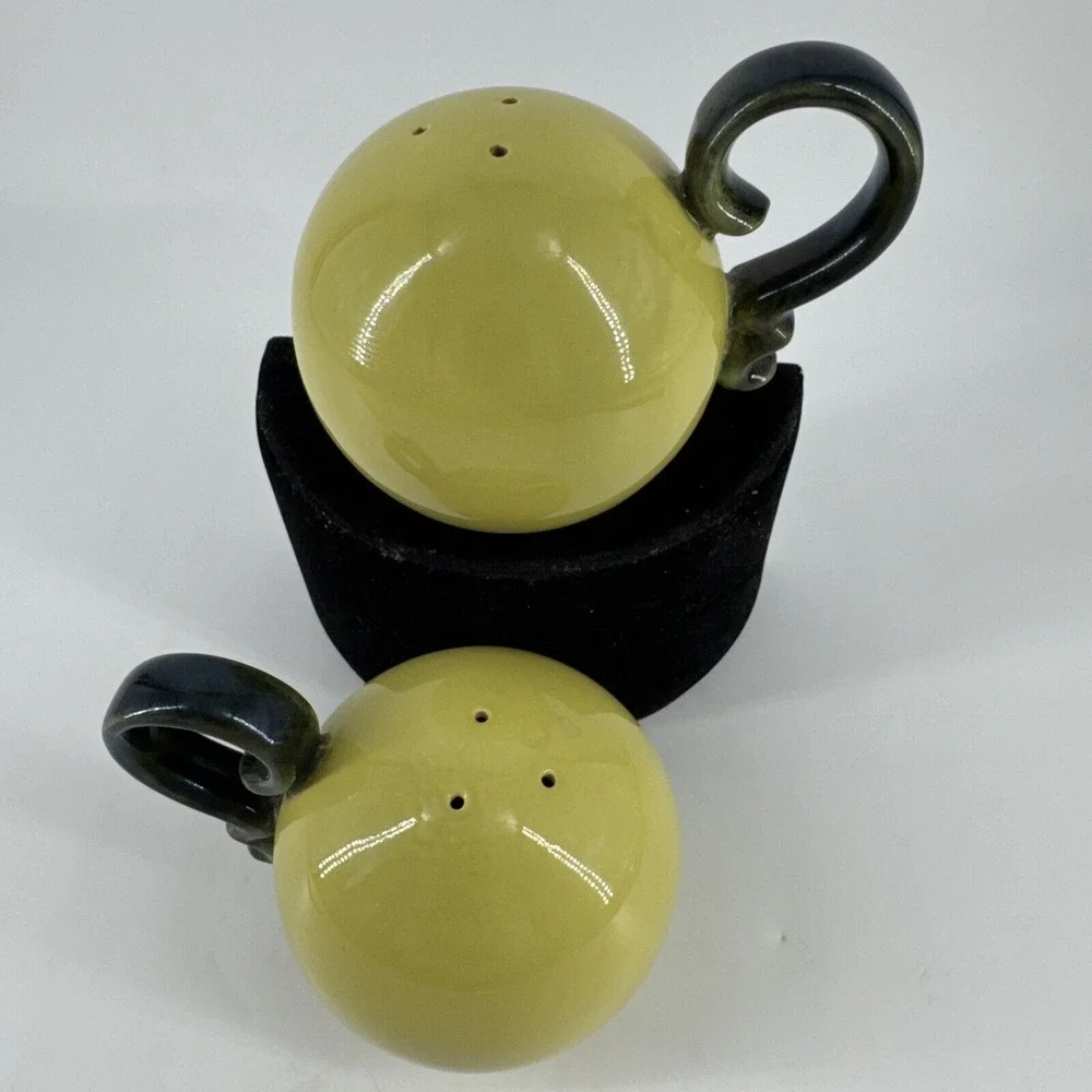 Salt & Pepper Shakers Green Orb‎ Ball Shaped Handled MCM VTG Retro Kitchen